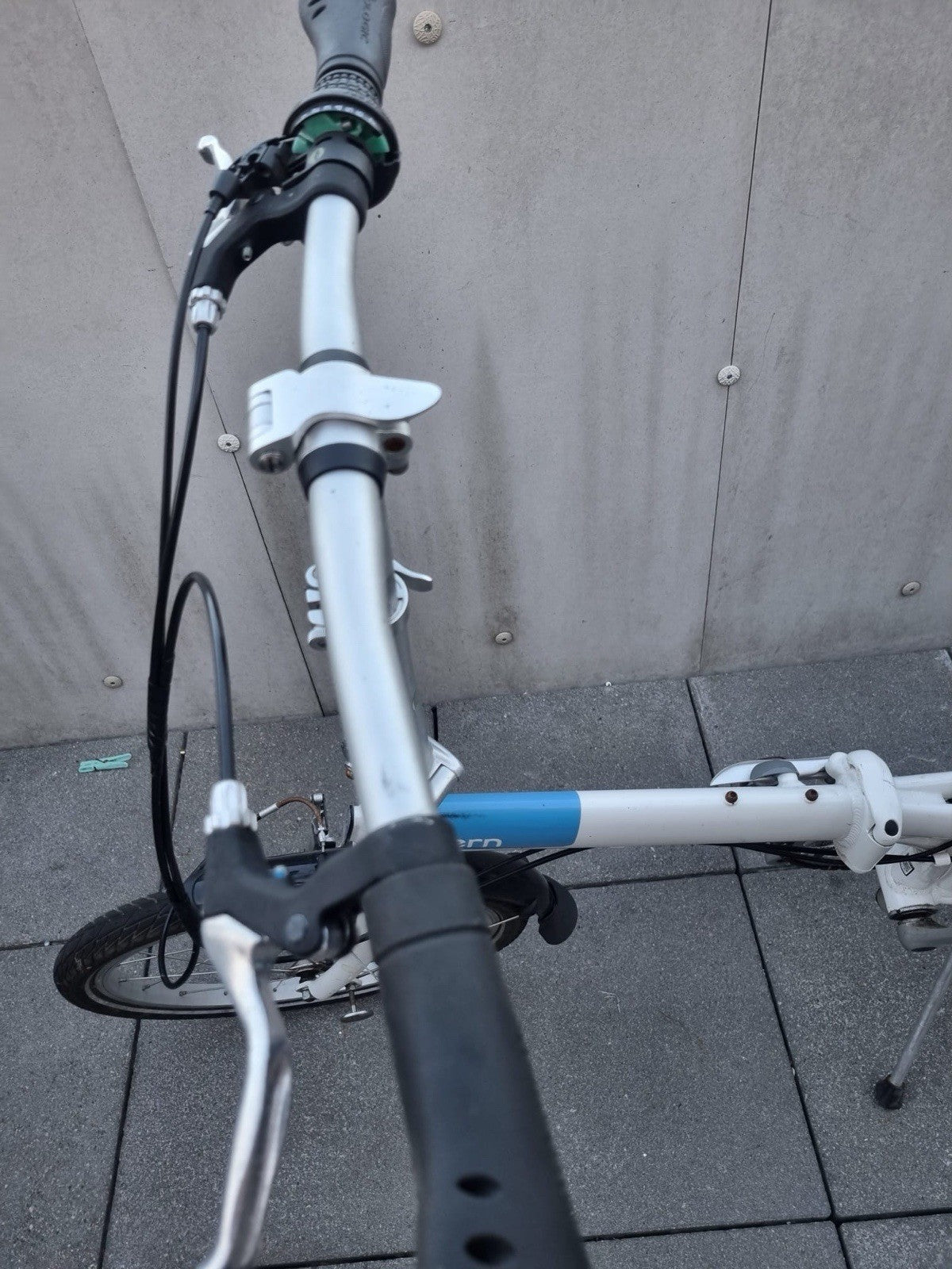 Tern 20in White/Blue Folding Bike Mudguards Kickstand Grip Shifter