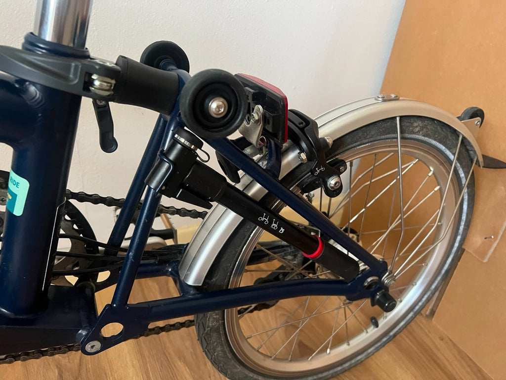 Brompton C Line M6L (6 Speed) folding bicycle - Navy BLUE (Excellent CONDITION)