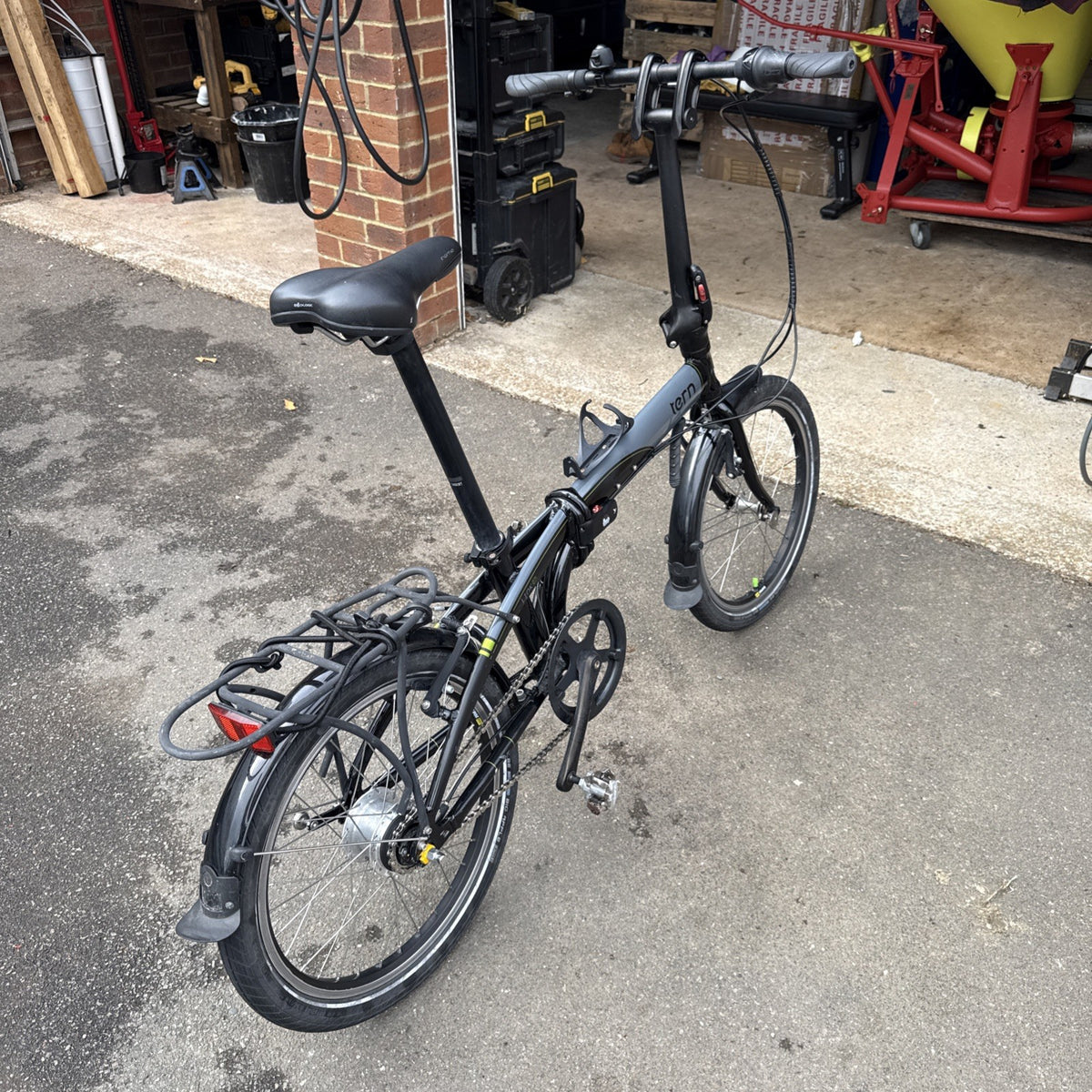 Tern Link D7i  Folding Bike 7-Speed V-Brakes Rack Mudguards Black/Grey