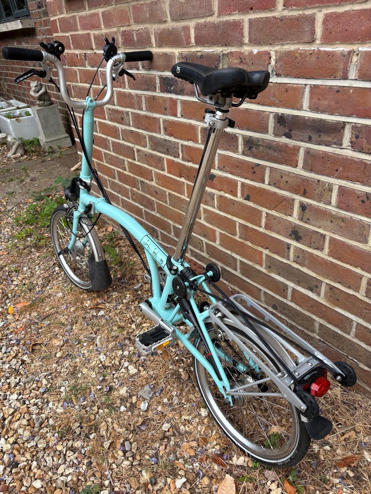 Brompton 6M used once. 6 gears, telescopic seat post.