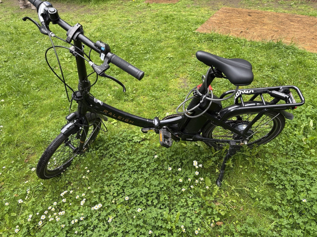 Raleigh Black 20in Folding Bike V-Brakes Twist Grip, Rear Rack & Mudguards