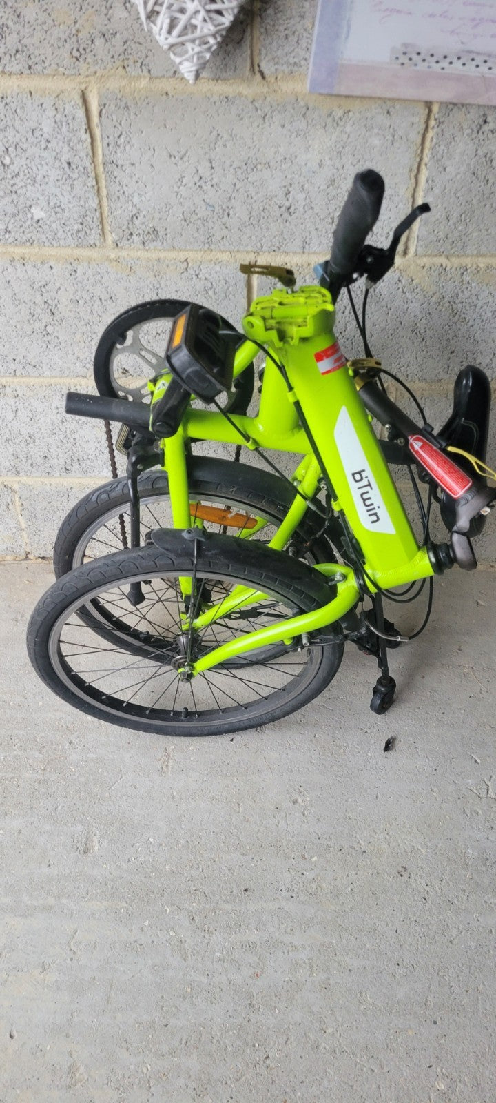 B’TWIN Hoptown 20in Folding Bike Green, Mudguards, Rear Rack, Bell
