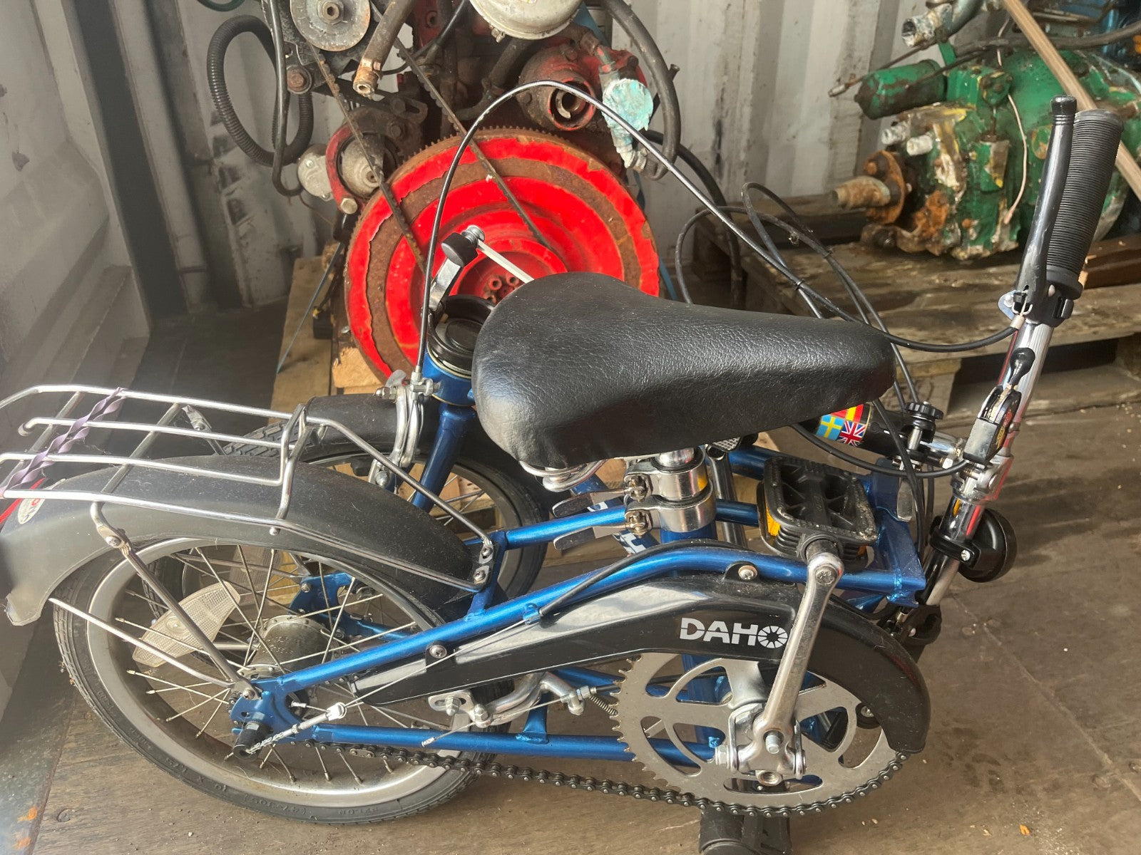 DAHON Folding Bike Ideal Boat Caravan or Motorhome - Metallic Blue