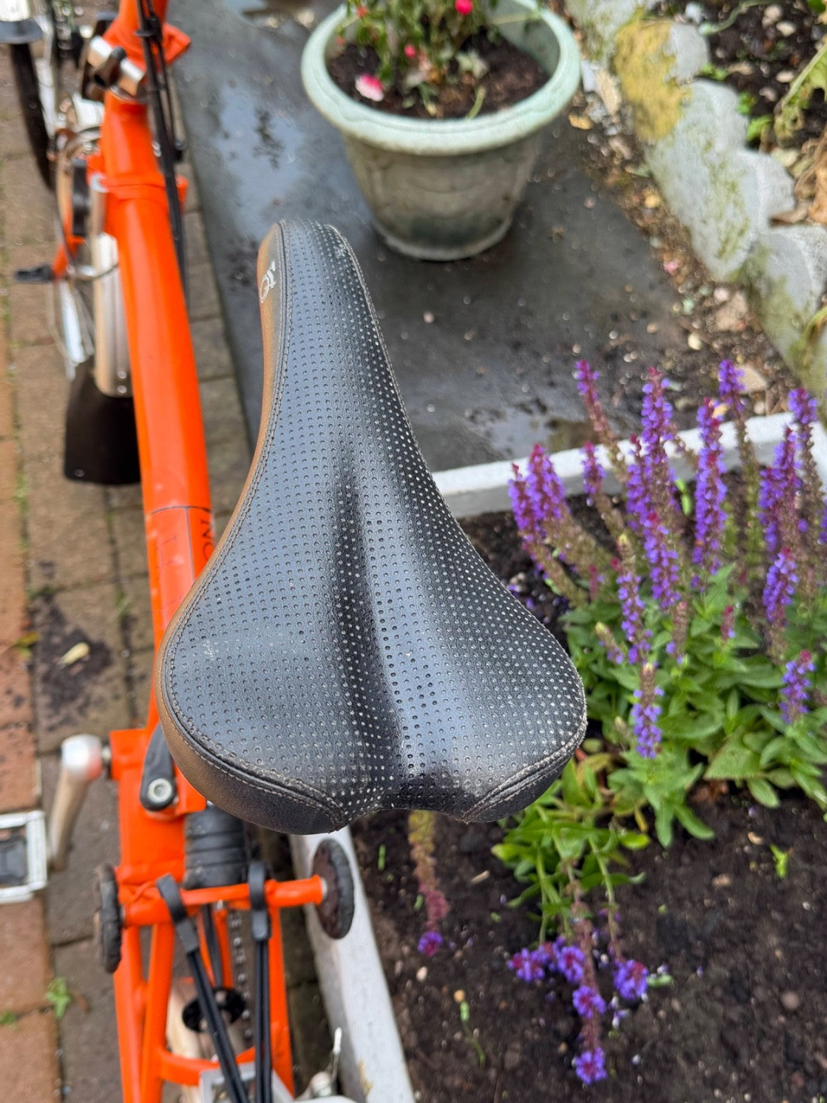 brompton folding bike 6 speed Orange .Item in good working order.