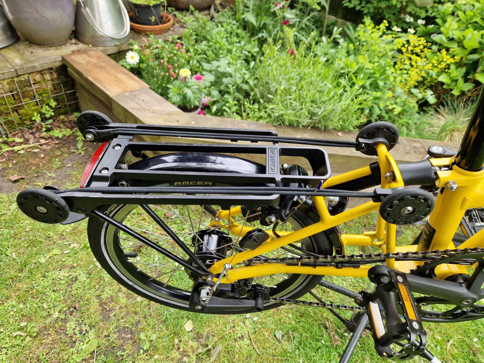 Brompton C Line 6 speed/Rack  Explore, Bumblebee Yellow/Black Mudguards LED