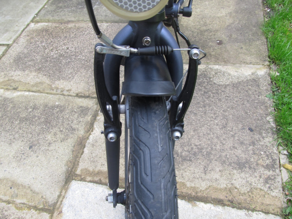 BIKE - FOLDING BIKE - 20 " WHEELS  - UNISEX - VERY GOOD CONDITION
