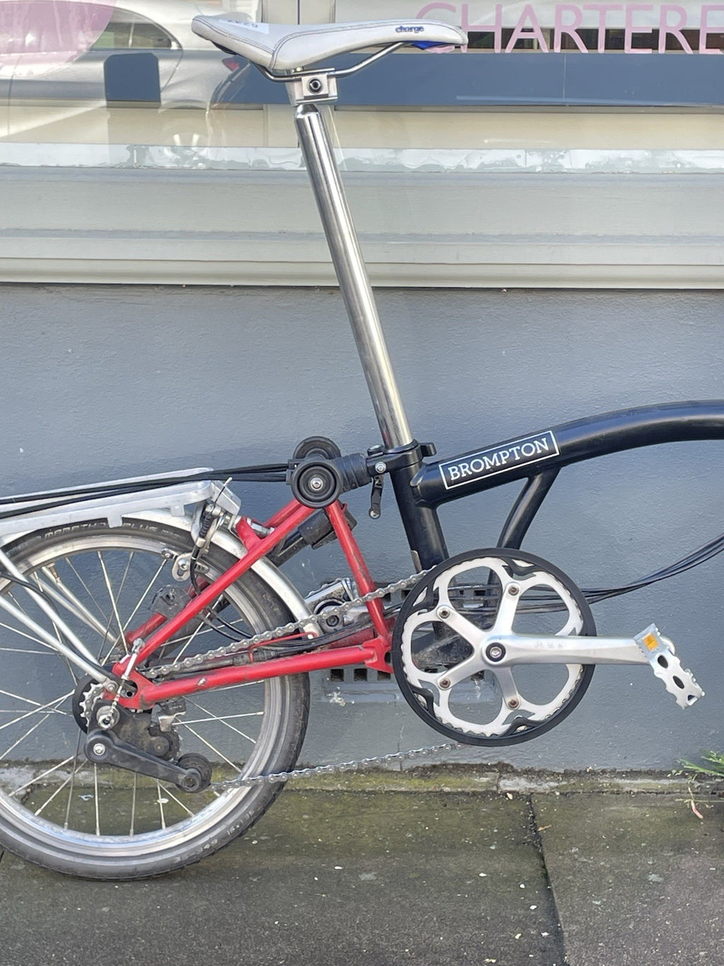 Brompton M6R Folding Bike - Black/Red, Dynamo - Luggage rack