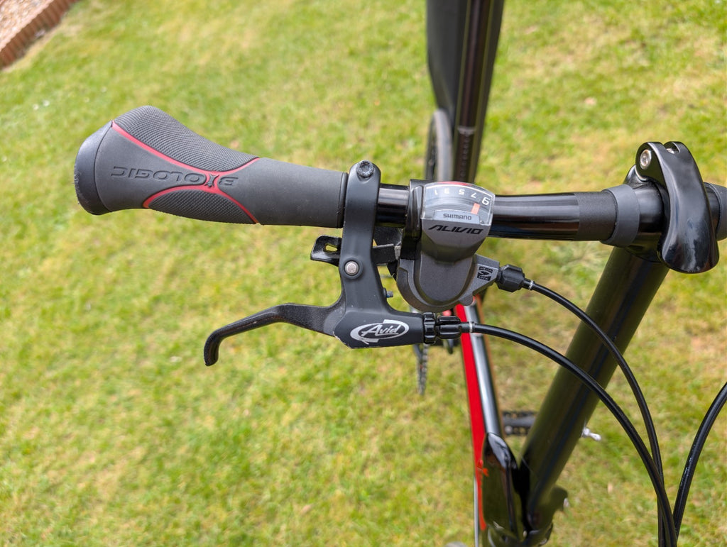 Tern Verge P9 Red & Black 9 Speed Folding Bike in Excellent Condition One Owner