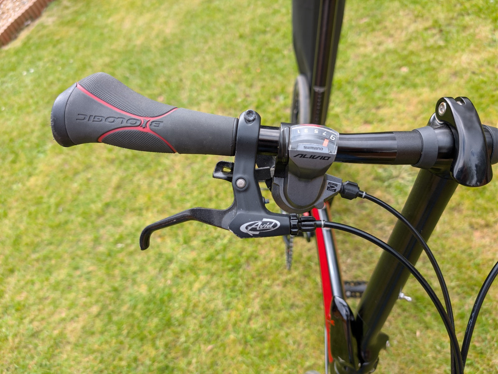 Tern Verge P9 Red & Black 9 Speed Folding Bike in Excellent Condition One Owner