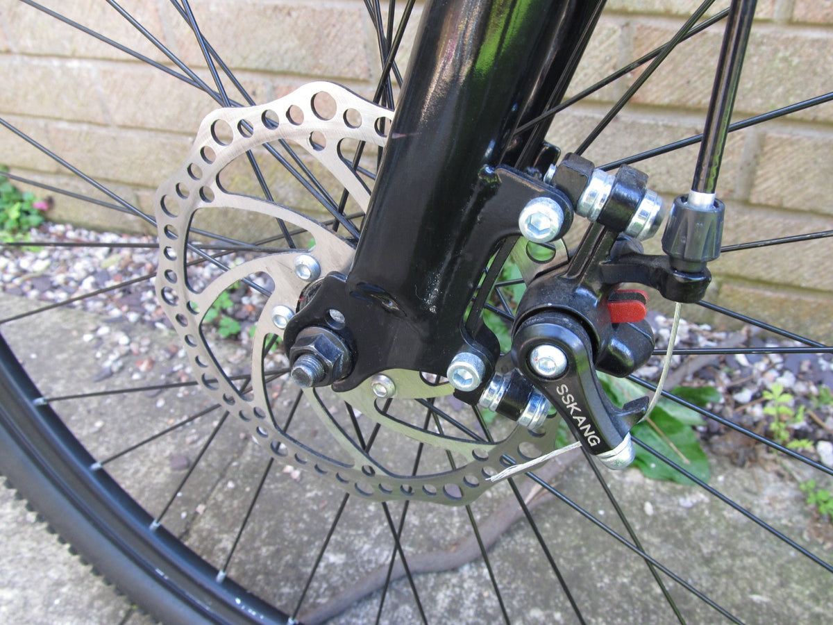 BIKE MOUNTAIN 26"  WHEELS BI FOLD UNISEX-EXCELLENT CONDITION