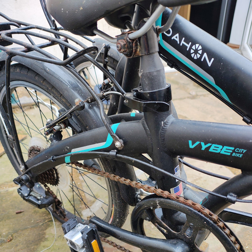 Dahon Vybe 20 Inch Folding Bike ideal commuter bike with shelf