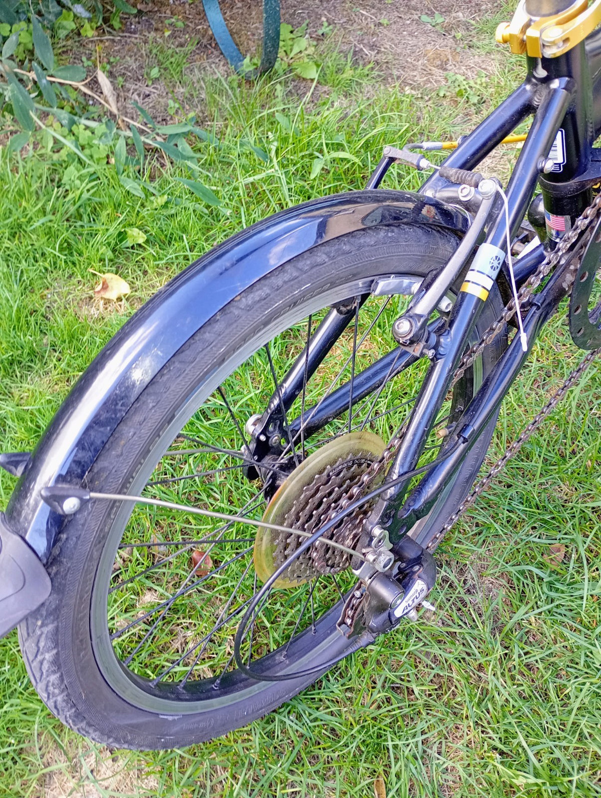 Dahon Vitesse D8 Aluminium Folding Bike 20" Black Wheels, 8-Speed Shimano Altus