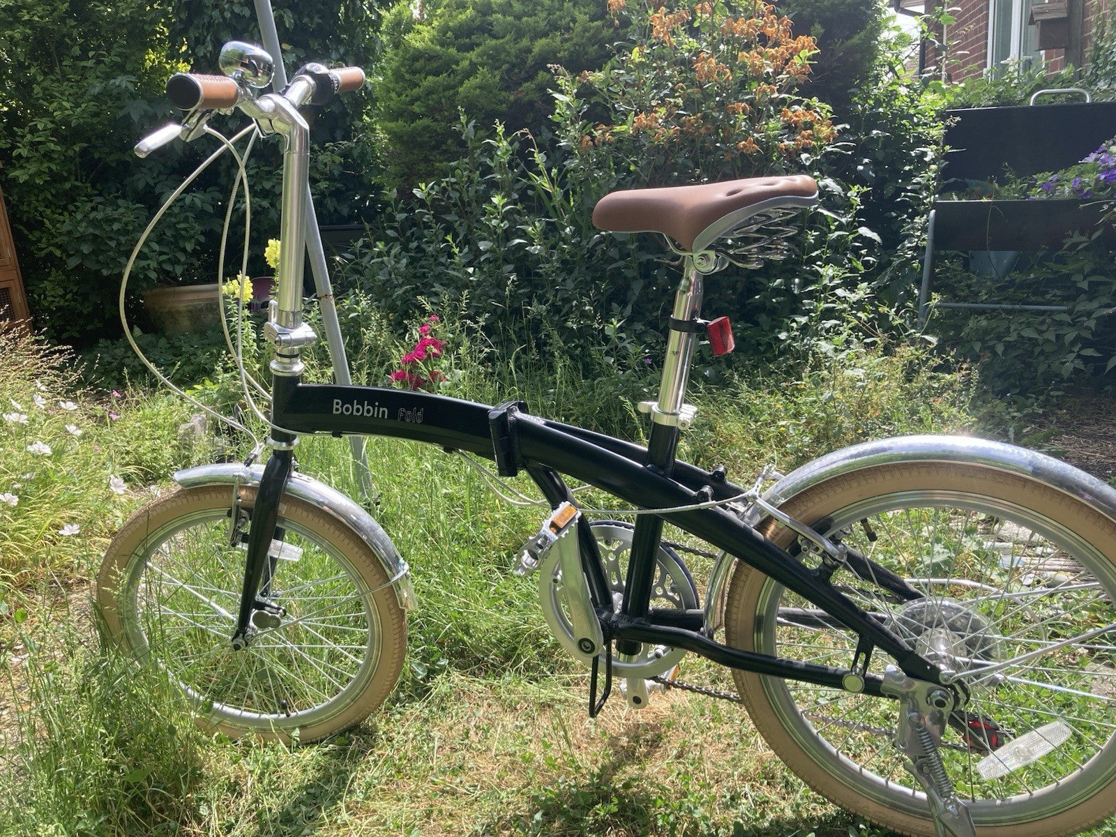 Bobbin Fold 20in Folding Bike Black/Brown/Silver, Mudguards, Kickstand, 6 Speed