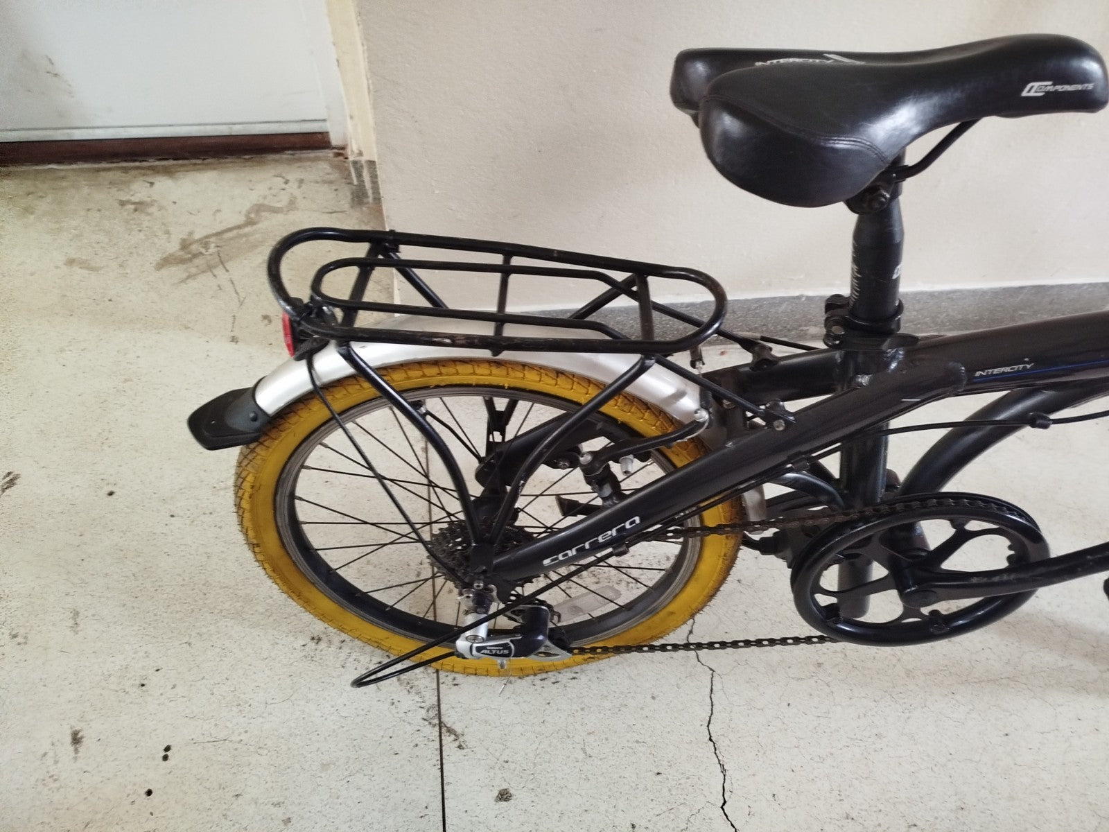 Carrera Intercity Folding Bike - 20" Wheels - 8 Speed Shimano - Black