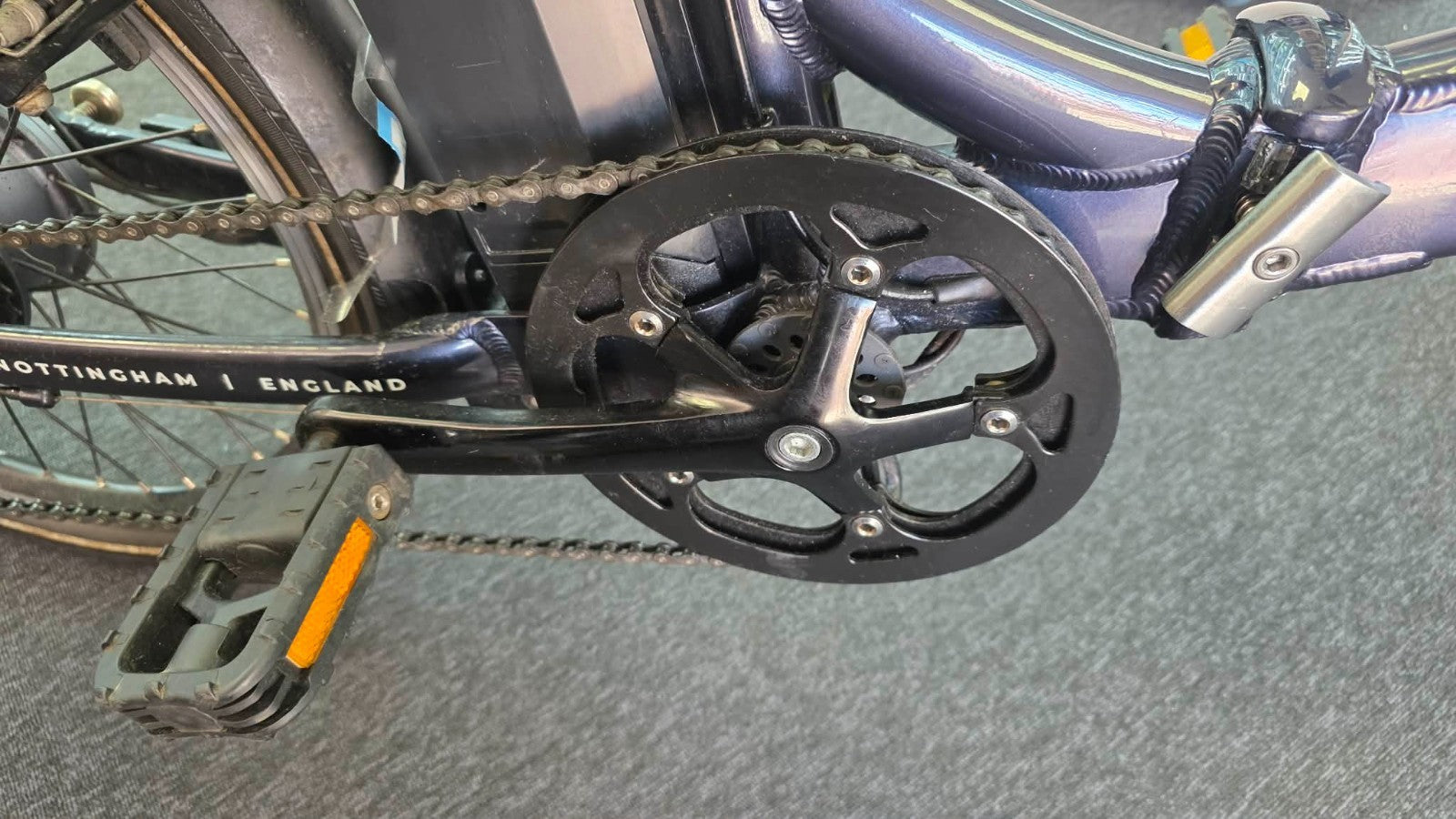 Raleigh Stow-E-Way Folding 7-Speed 20" Wheel - Charger