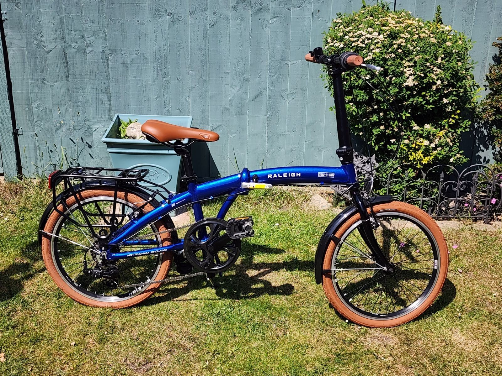 Raleigh Stow A Way / Stowaway - Folding Bike - Lightweight and Compact 20 Inch