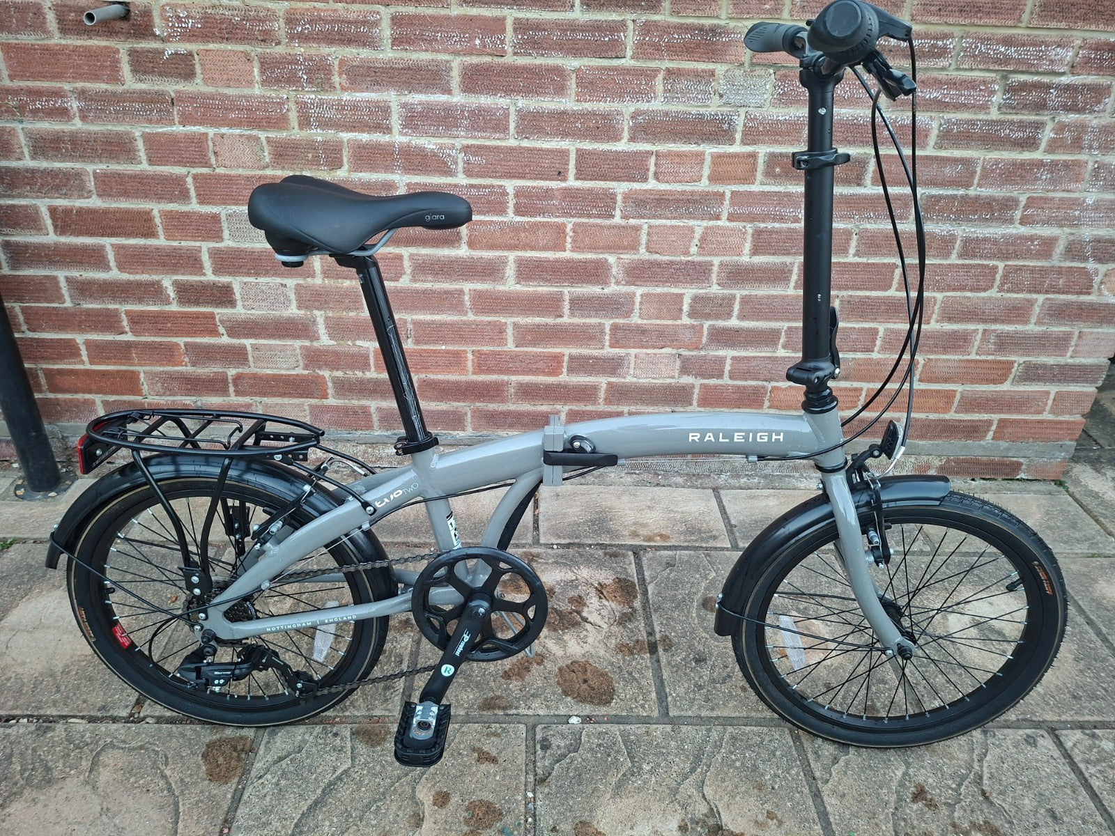 Raleigh Evo Two Folding Bike 20" Aluminium Frame, 7-Speed with Rear Rack & Stand