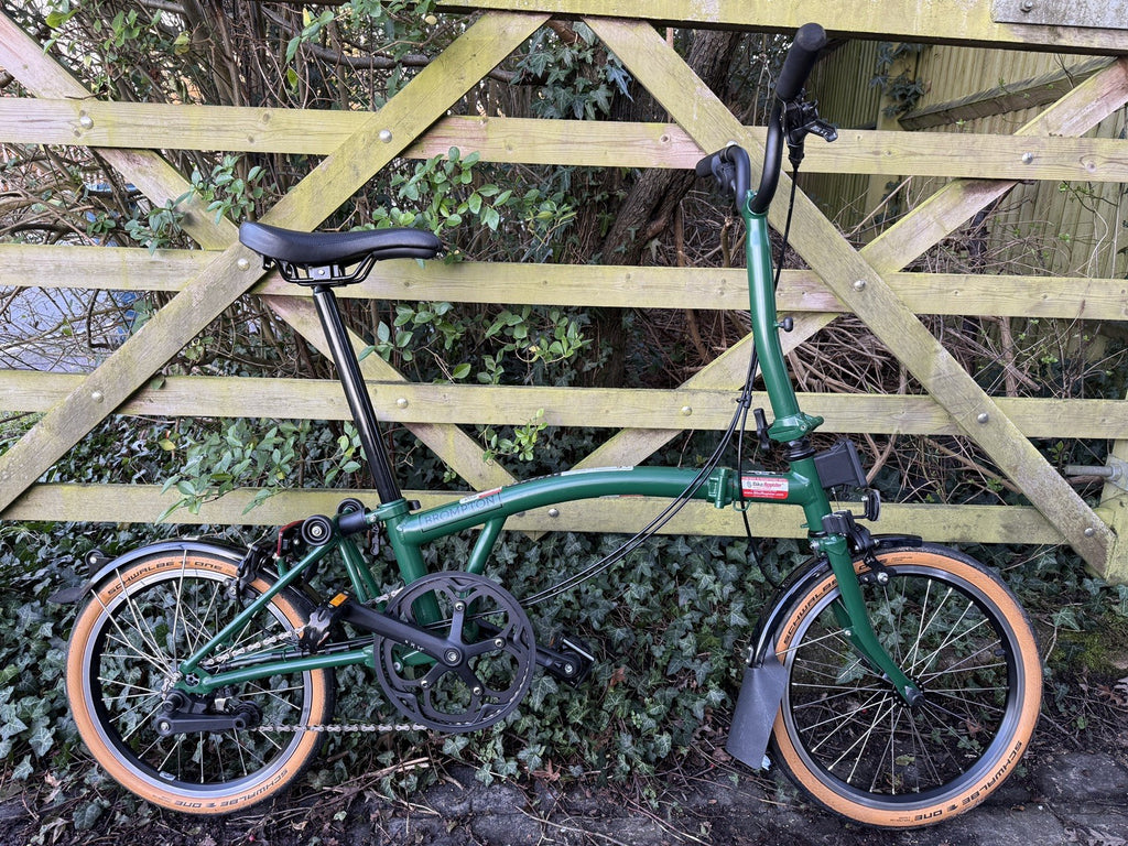 Brompton C Line (2025) – 2-Speed – M – Racing Green  – Barely ridden – Oxford