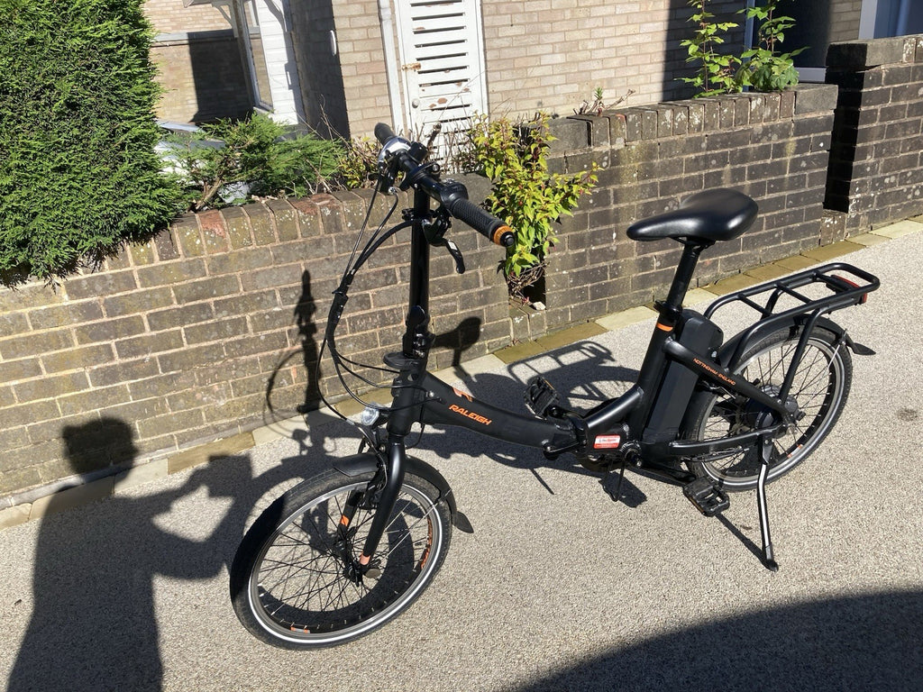 Raleigh Stow-E-Way 20" Folding Bike Black With Cycl Indicator Lights