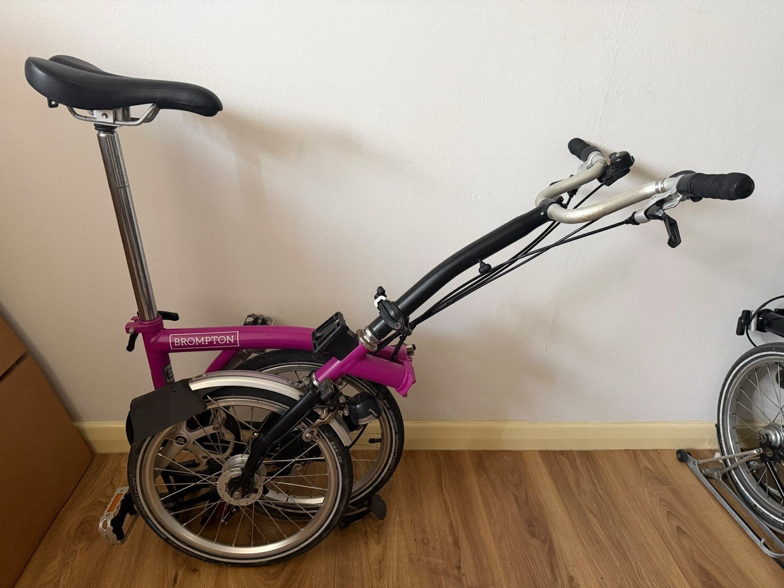 Brompton C Line H6L (6 Speed) folding bicycle - Berry (EXCELLENT CONDITION)