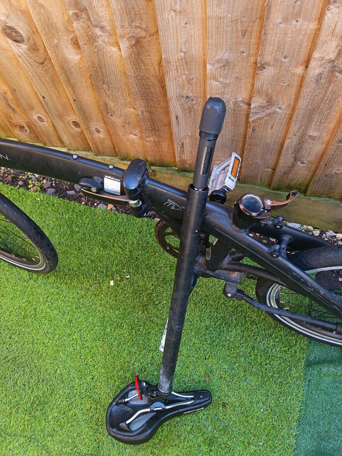 Dahon Folding Bike – Black – Compact & Lightweight