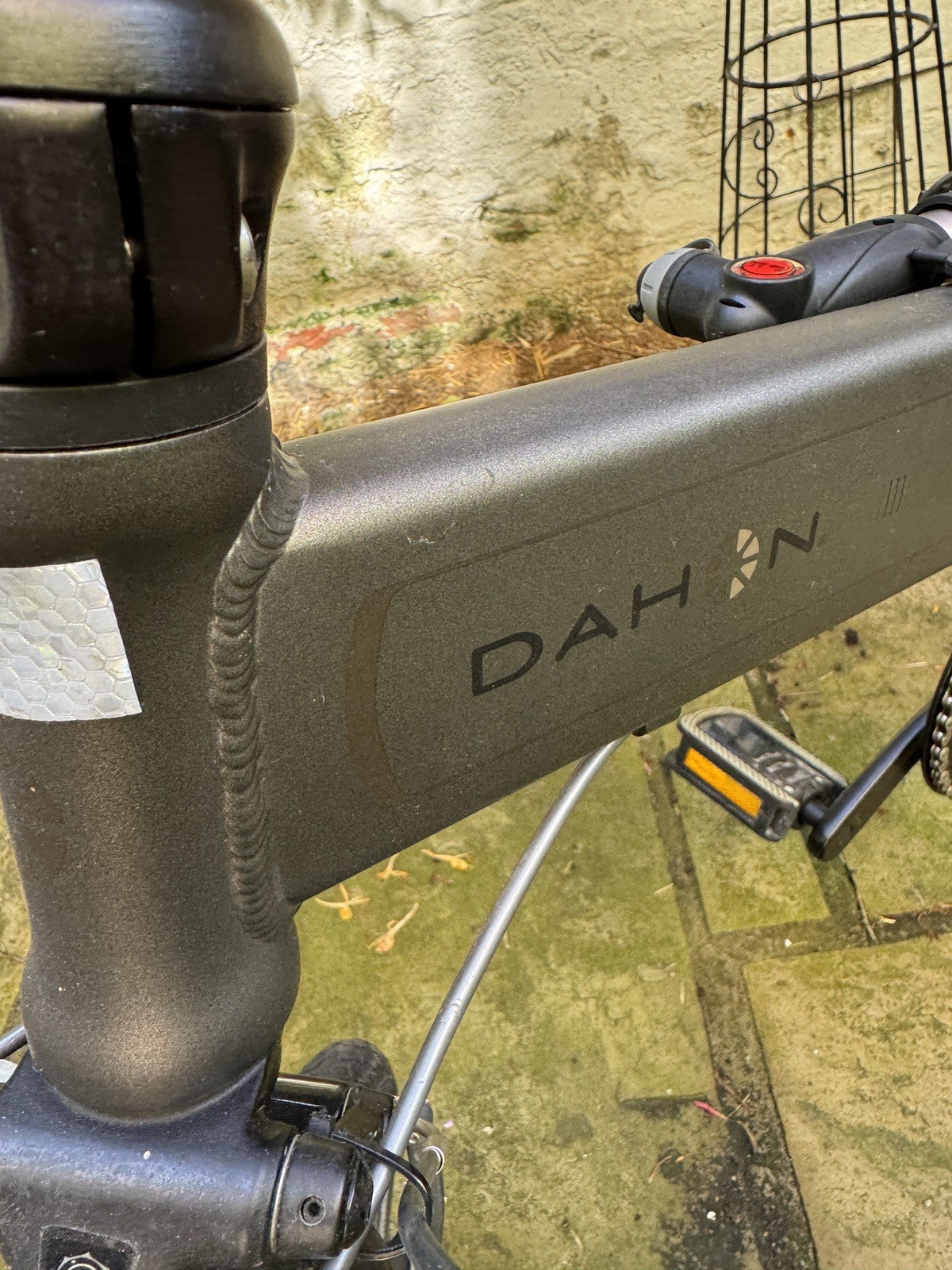 Dahon Jetstream P8 folding bike