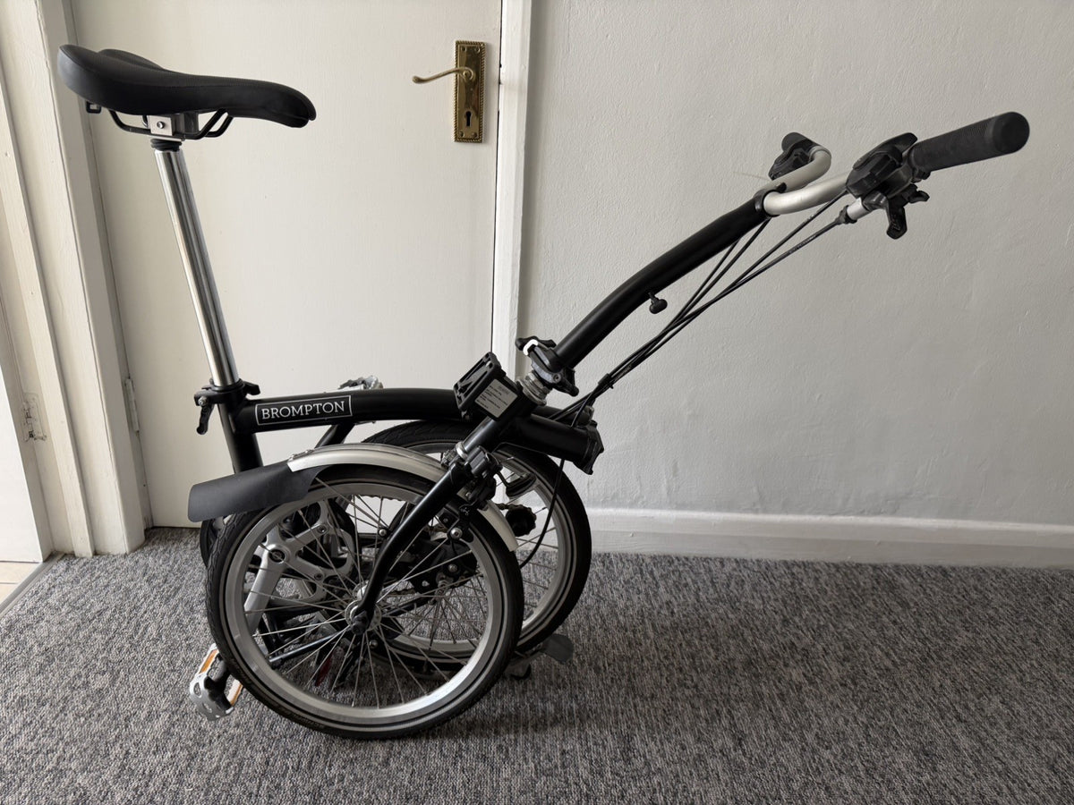 Brompton C Line M6L (6 Speed) folding bicycle - Black (EXCELLENT CONDITION)