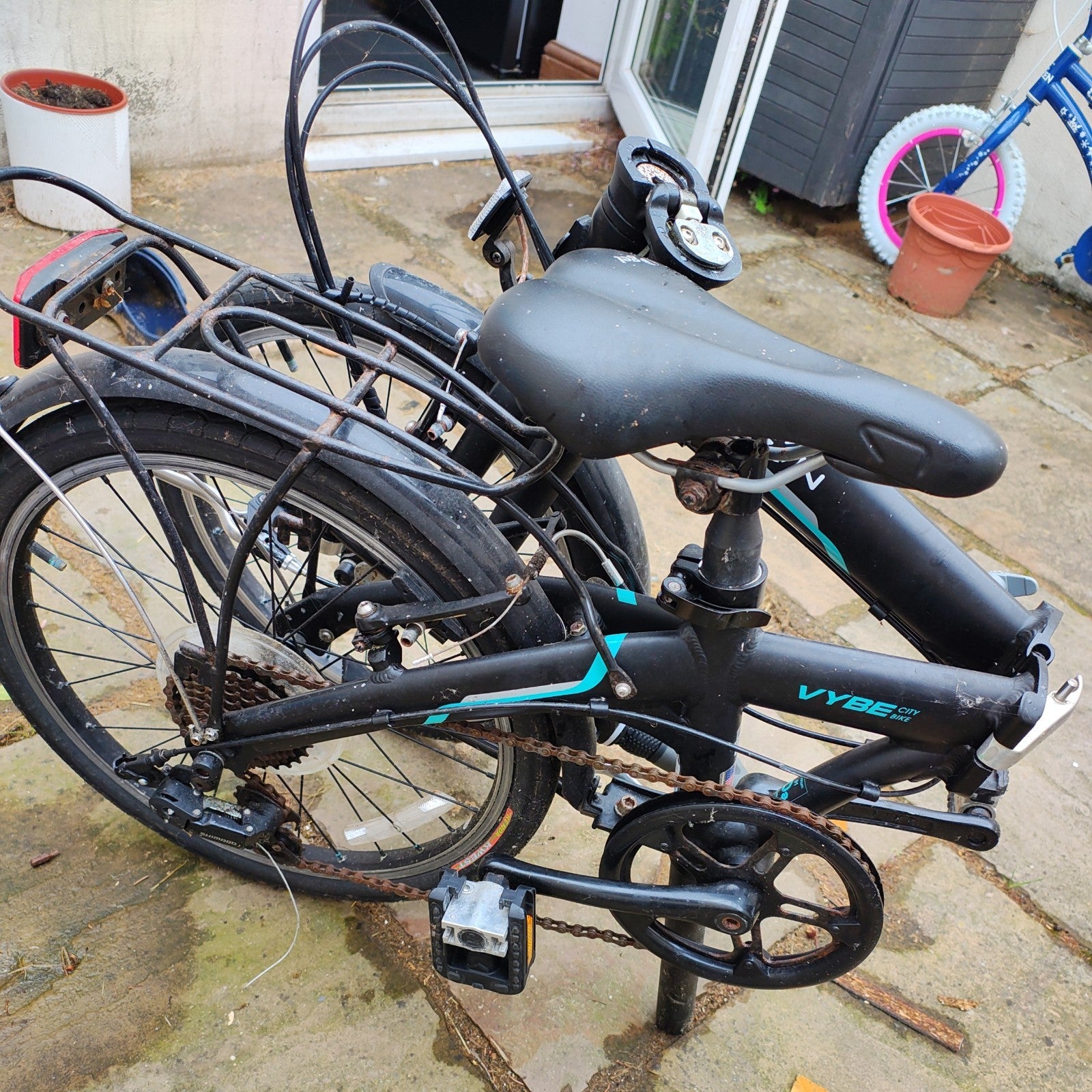 Dahon Vybe 20 Inch Folding Bike ideal commuter bike with shelf