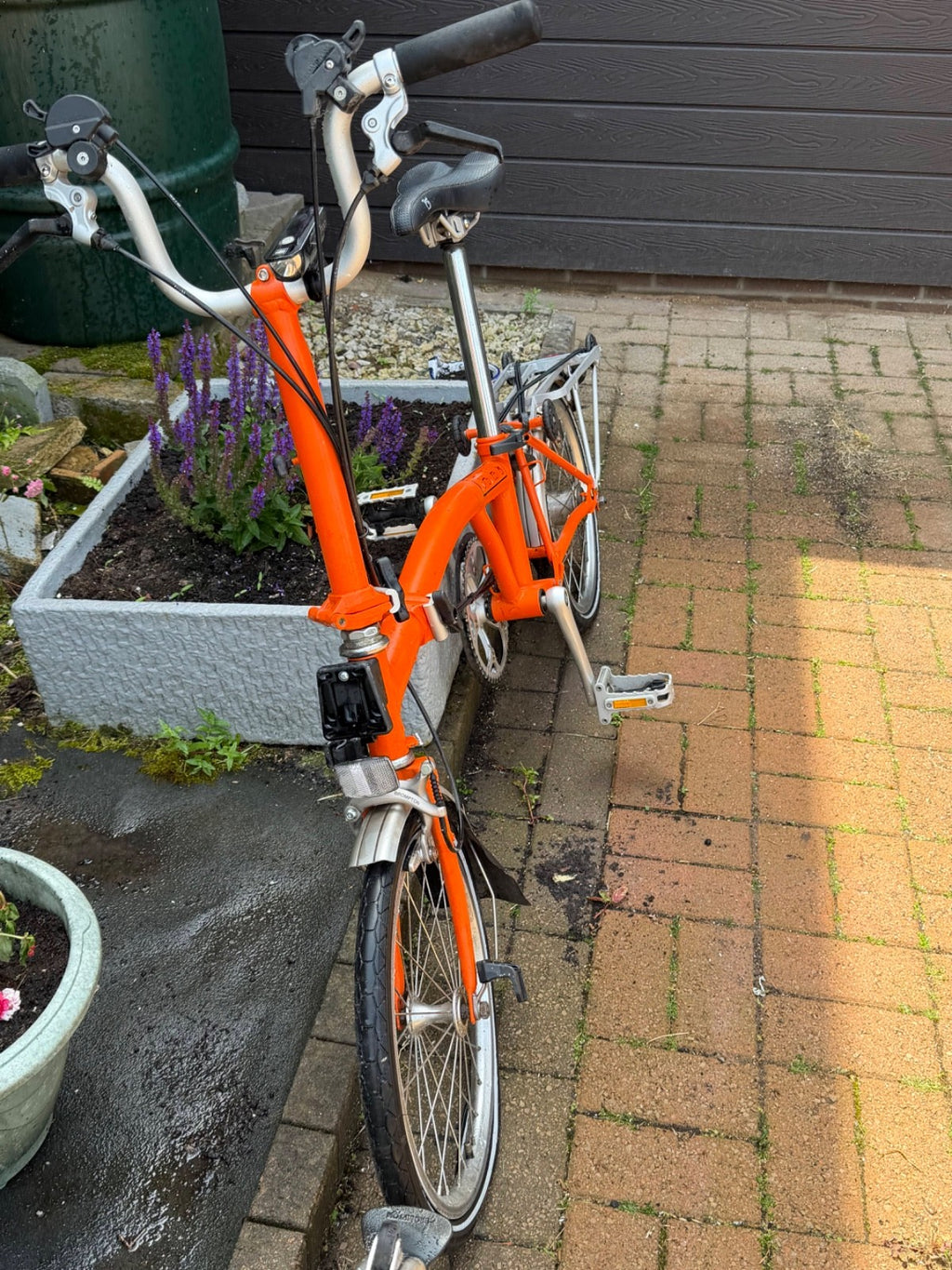 brompton folding bike 6 speed Orange .Item in good working order.