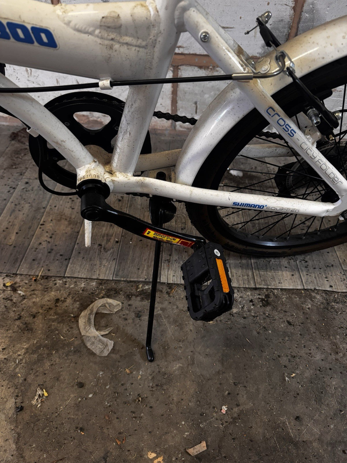 Cross CRF300 20in Folding Bike 6-Speed Shimano Derailleur Grip Shifter White