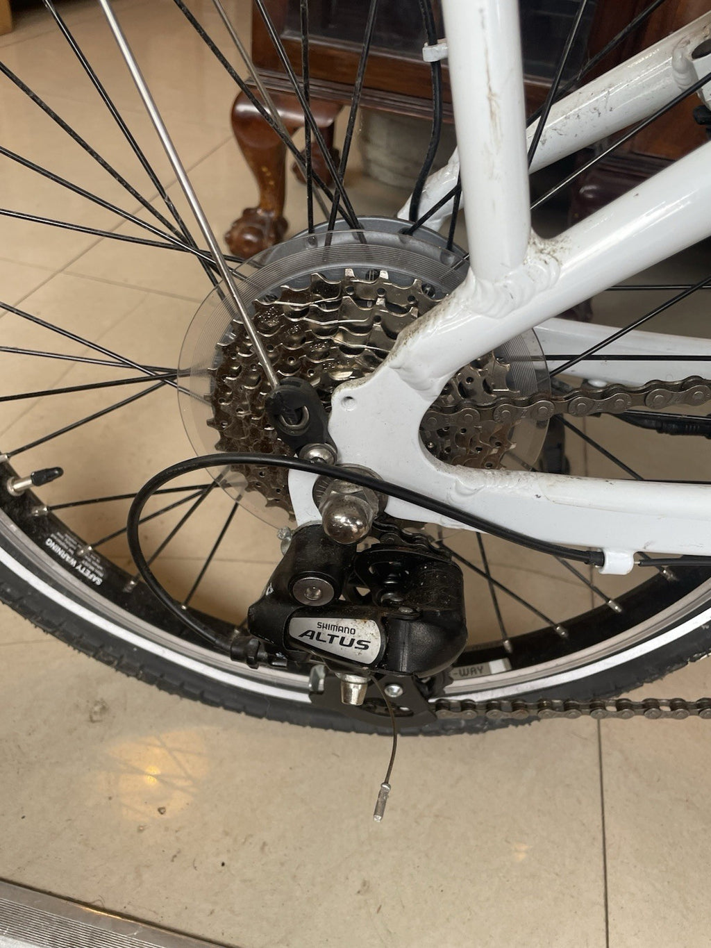 Raleigh Stow-E-Way Folding 7-Speed 20" Wheel Alloy E--Bike White Untested