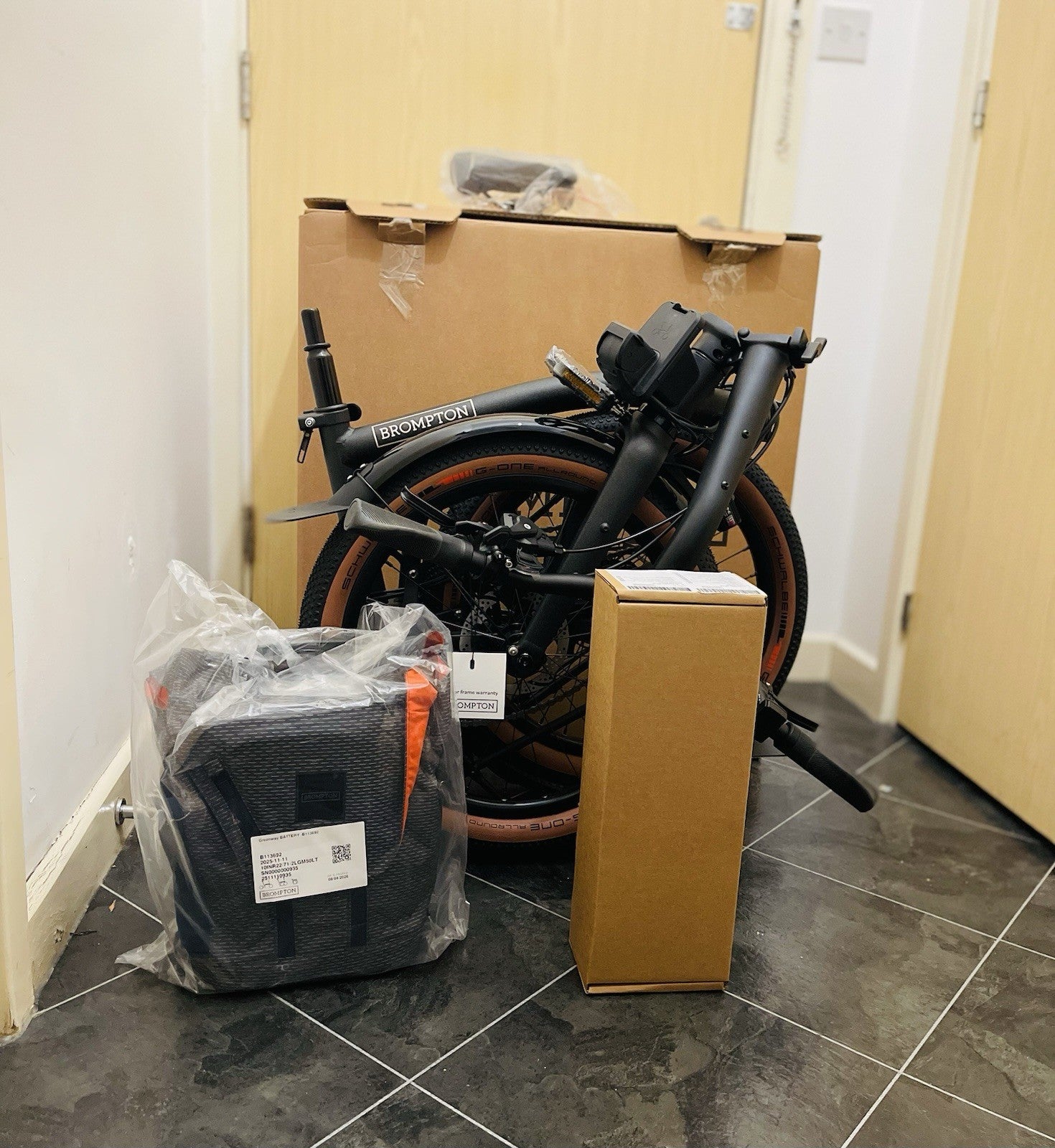 Brompton Folding Bike Black Brown 20in Disc Brakes Rear Rack Mudguards