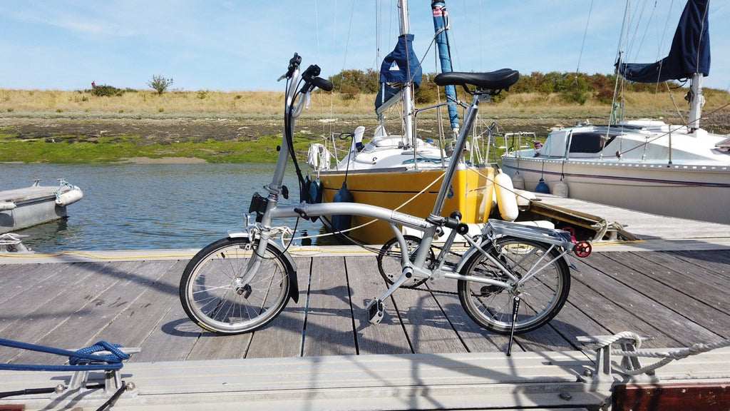Brompton M6R Folding Bike 16in Silver w/ Front Bag and Carry Bag. Pump, Light.