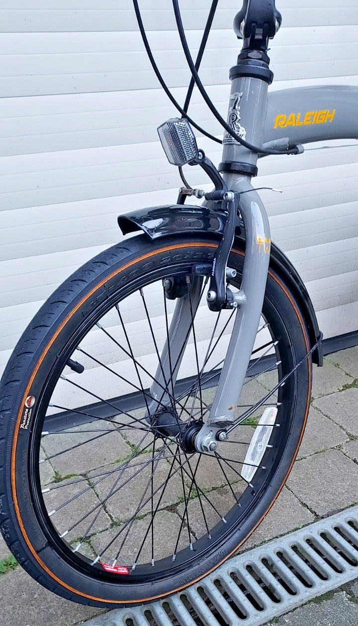 Raleigh Evo Two Folding Bike, 20" Wheels, 7 gears