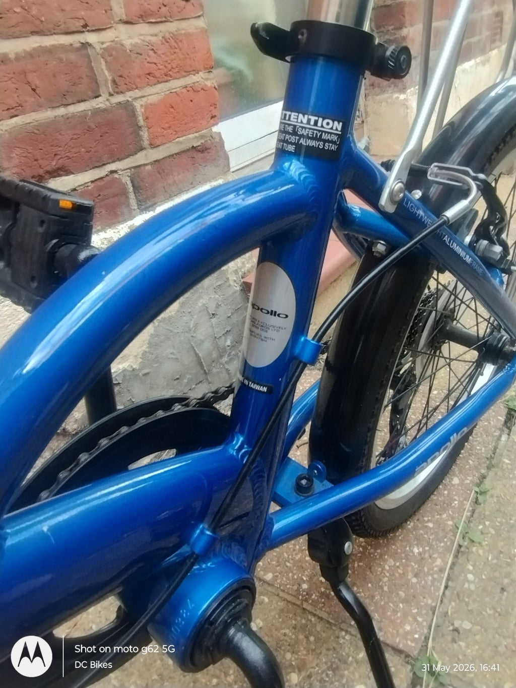 Apollo Tuck Folding Bike 20" Wheels, 6 speed, Blue