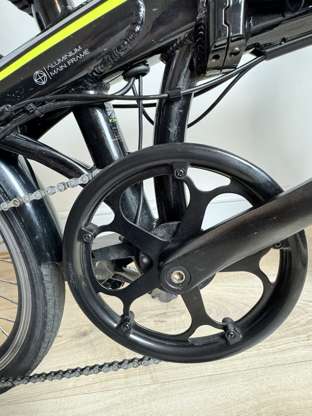 Carrera Crosscity Folding Bike 20” Wheels 8 Speed 36V 250W