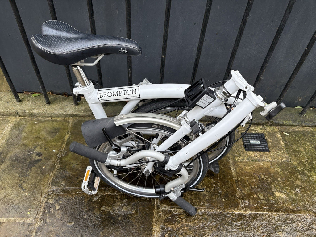 Brompton H3L 2013 White H Bars 3-Speed + ABUS Granit 53 Quad Lock Pumps Bag