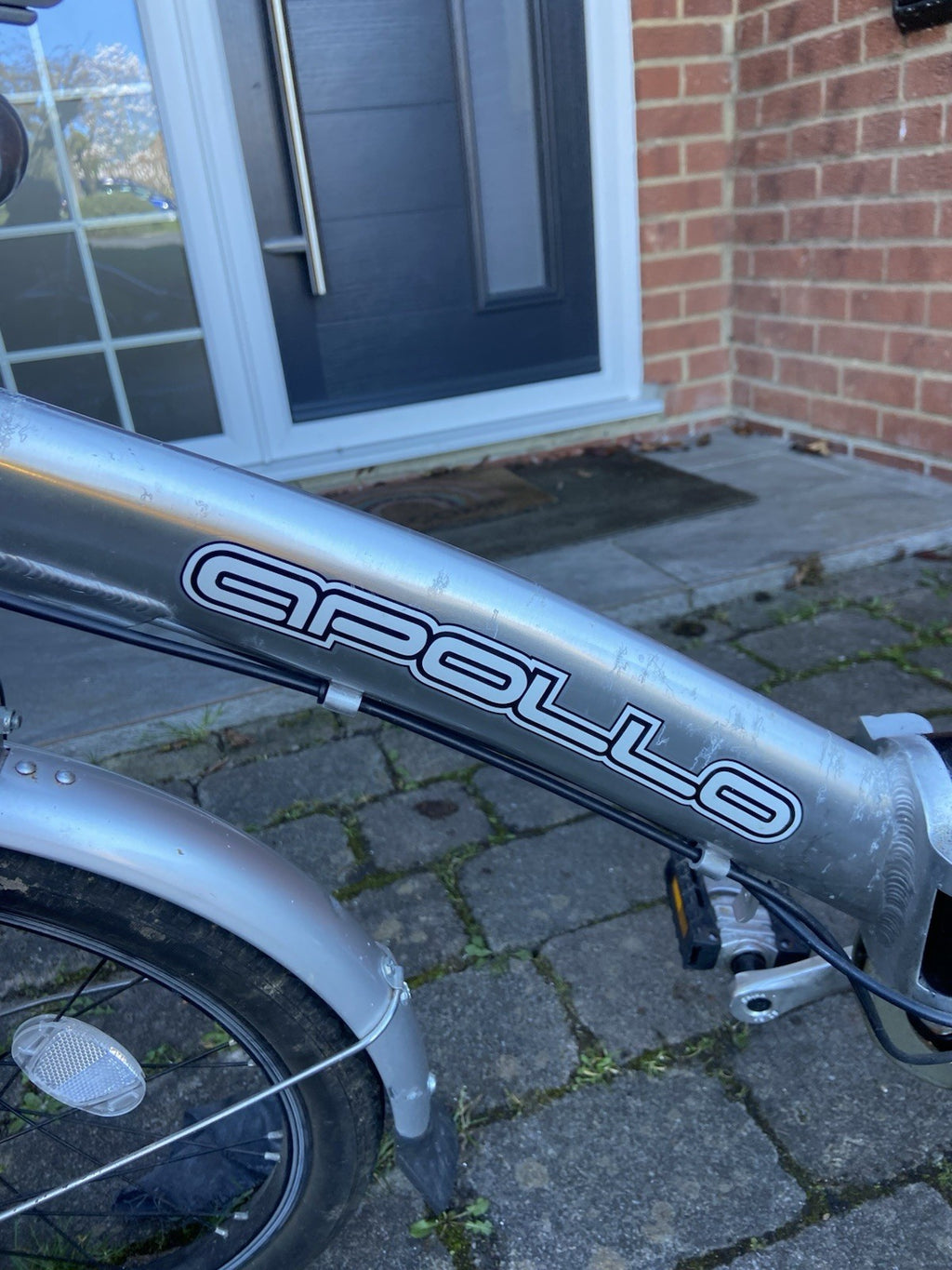 Aluminium Apollo Transition folding bike in good condition with a comfort saddle