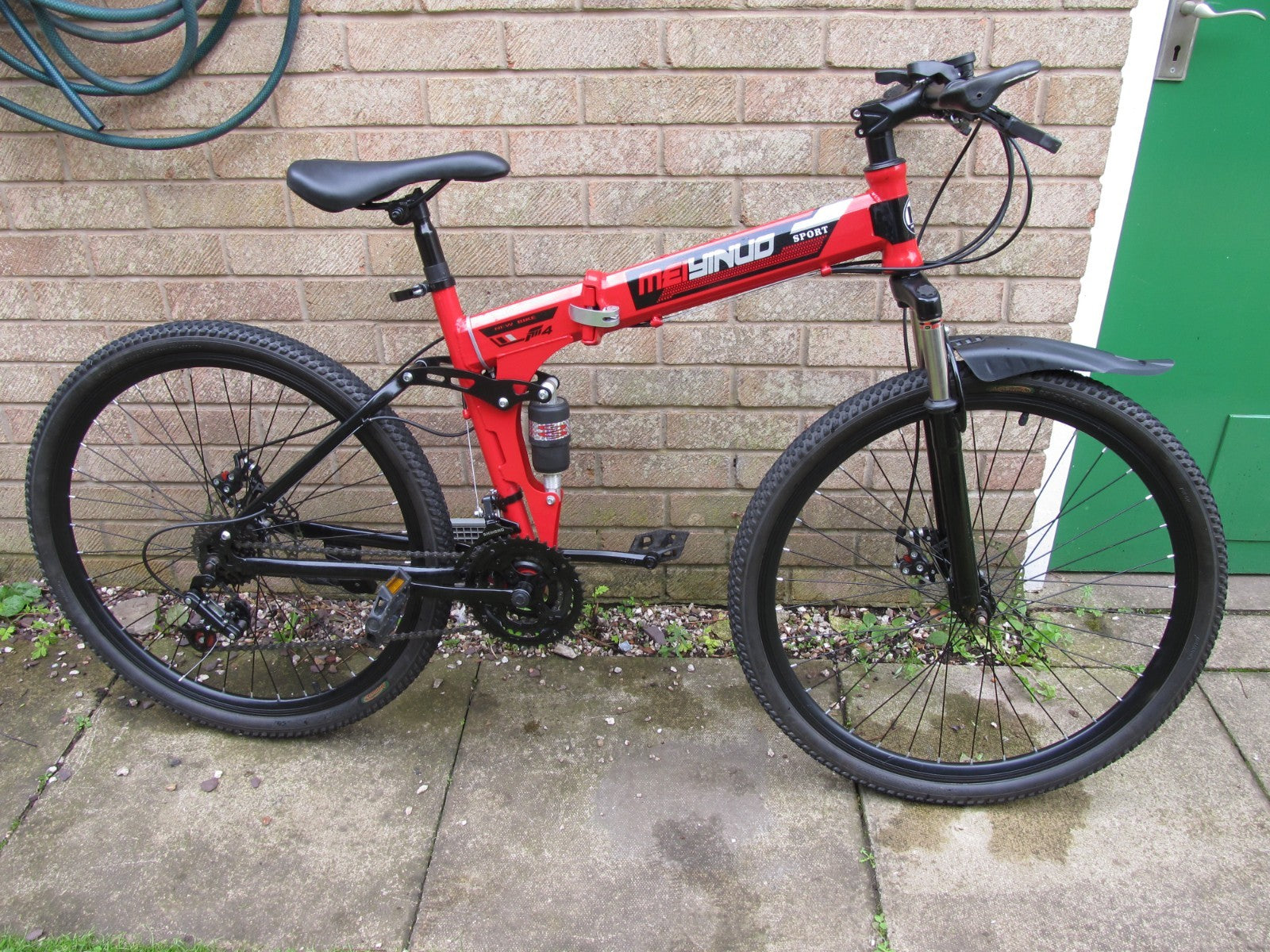 BIKE - MOUNTAIN BI FOLD - 26" WHEELS - DISC BRAKES  UNISEX - EXCELLENT CONDITION