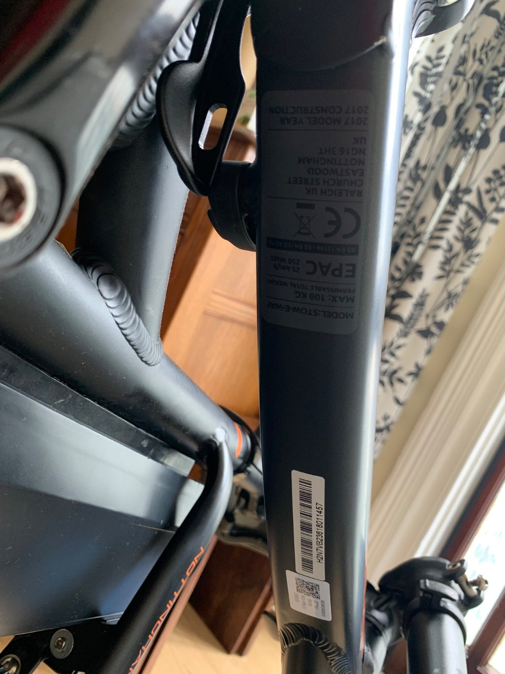 Raleigh Stow--E--Way Compact 8-Speed Folding Bike