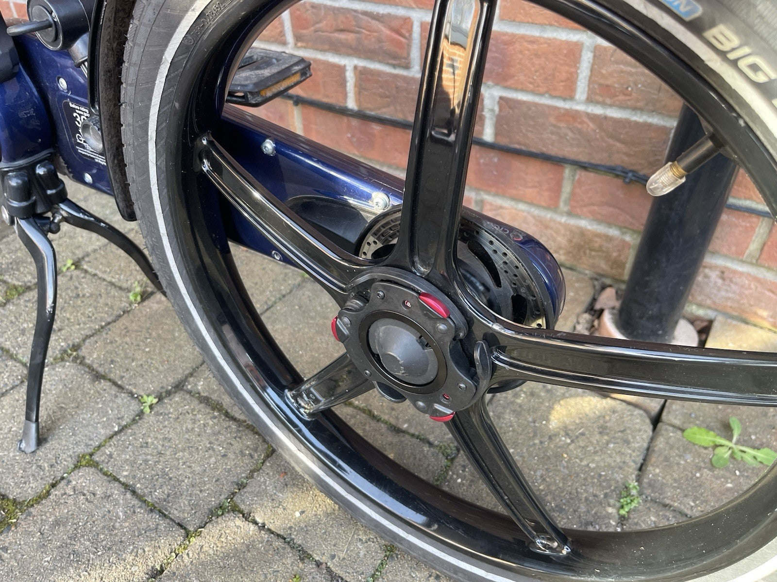 Go Cycle GX 2020 Folding Bike with portable docking station