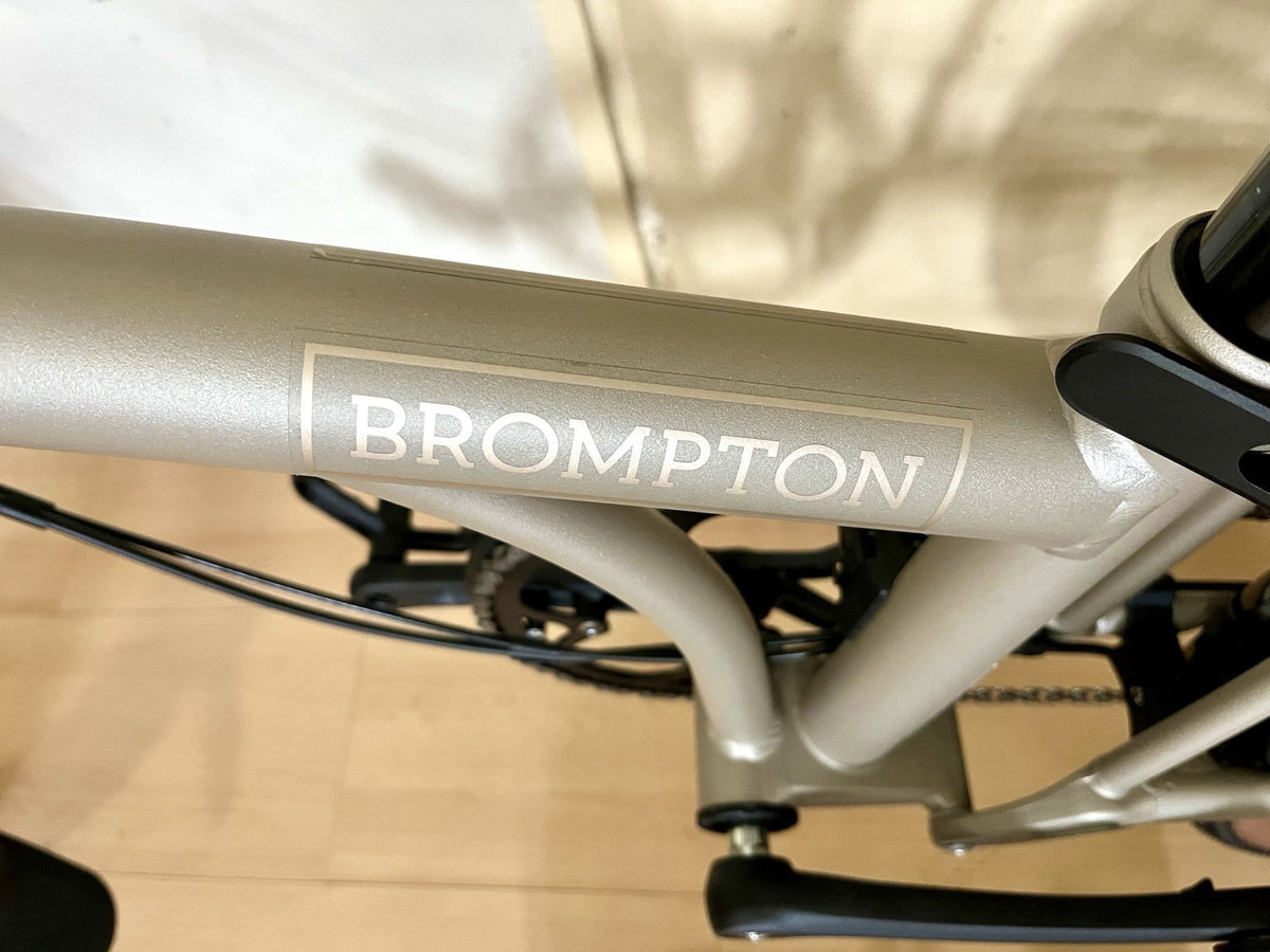 Brompton G Line Medium Folding Bike 8-Speed, Traildust White w rack & mudguards