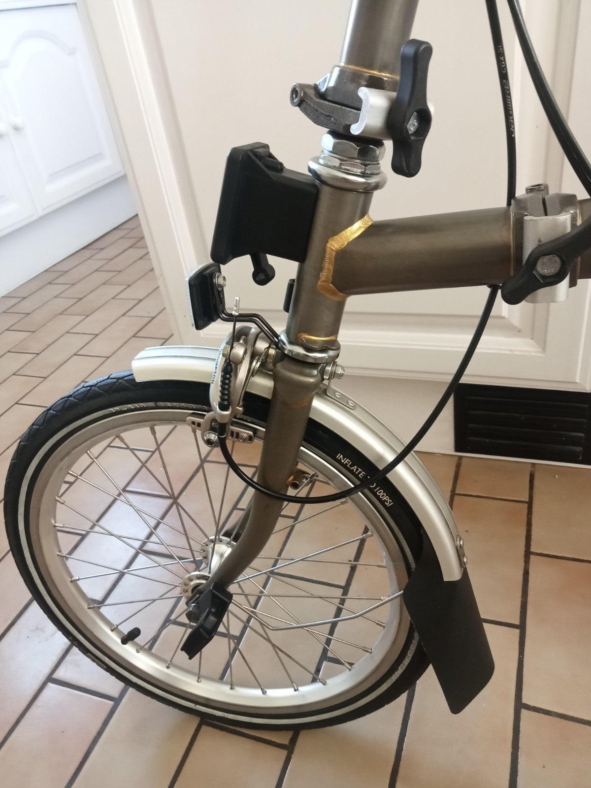 BROMPTON M3L  3 SPEED FOLDING CYCLE,  Near MINT CONDITION AND HARDLY USED.
