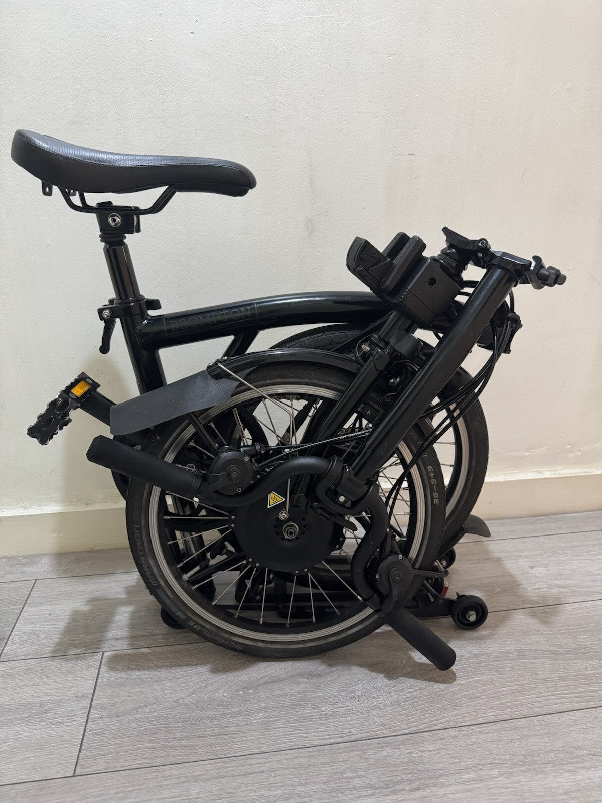 Electric Brompton M6R (2022) - Black Edition Excellent Condition