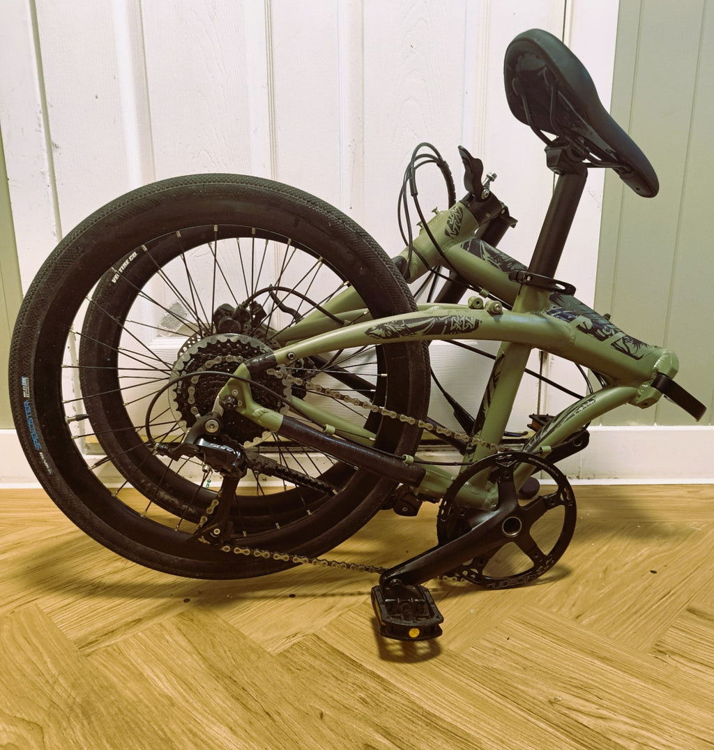 Carrera Intercity Disc 9-Speed Folding Bike, disc brakes, bike bag, low miles.