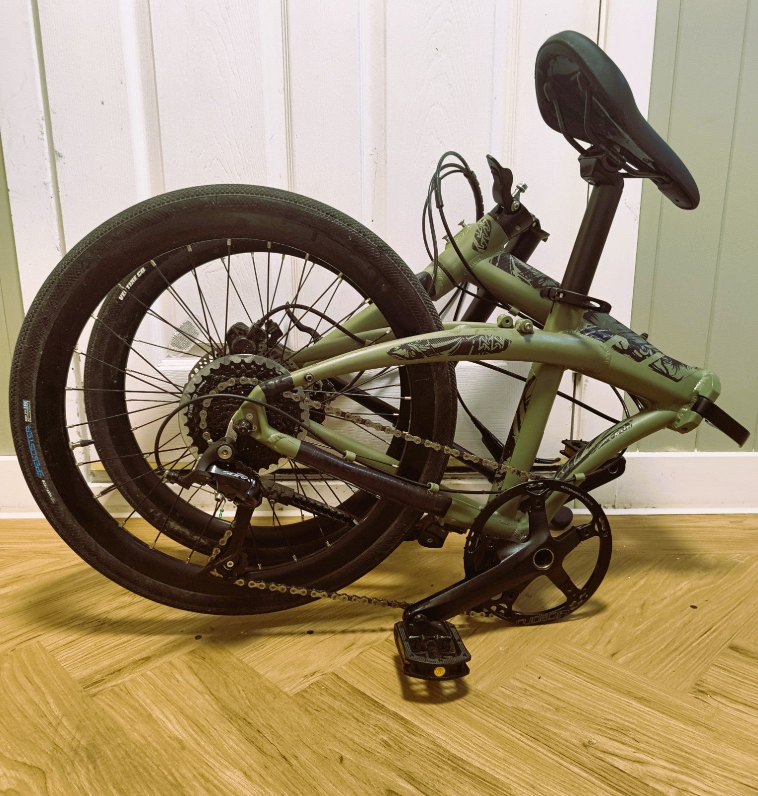 Carrera Intercity Disc 9-Speed Folding Bike, disc brakes, bike bag, low miles.
