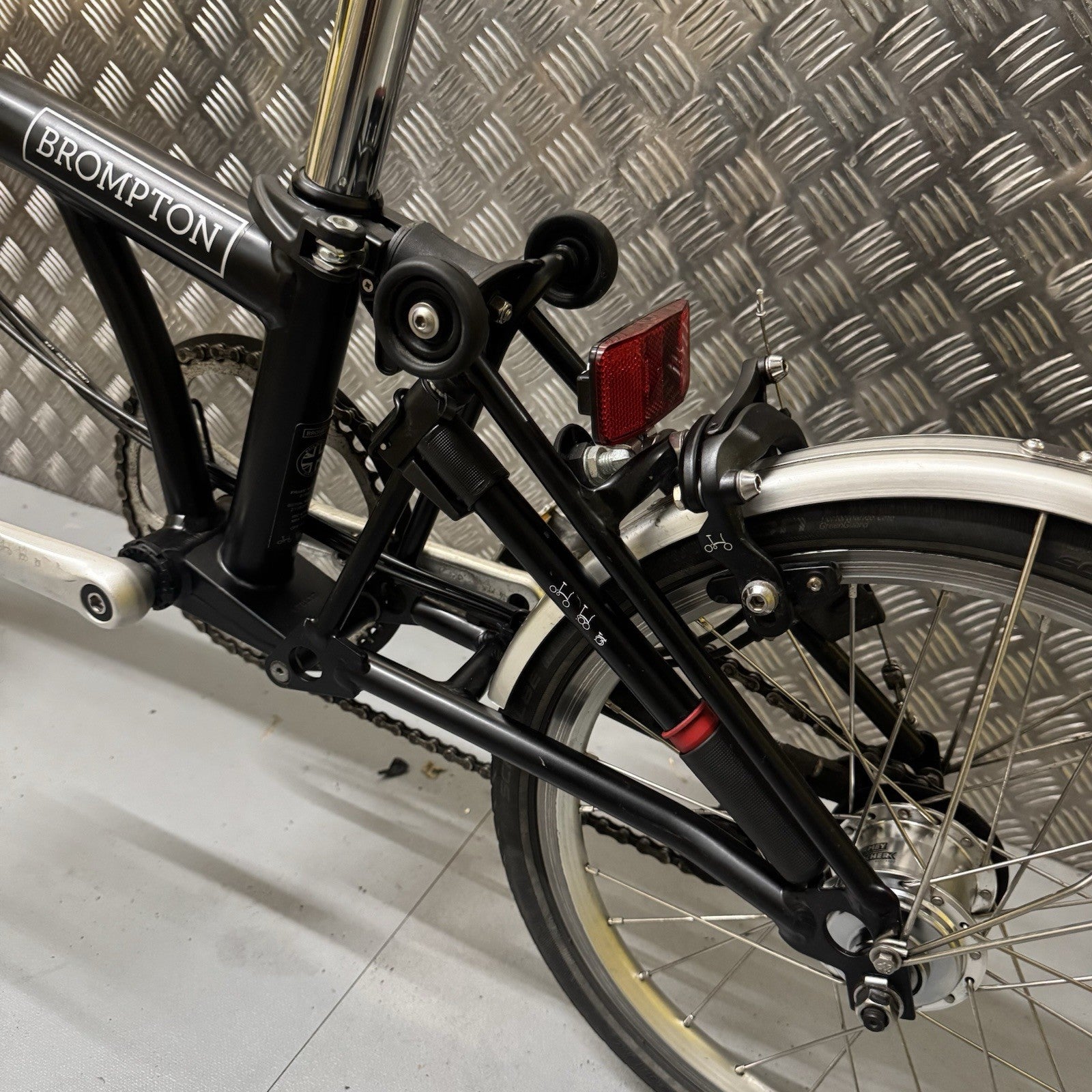 Brompton C Line Explore 2021 Black M Bar Excellent Condition