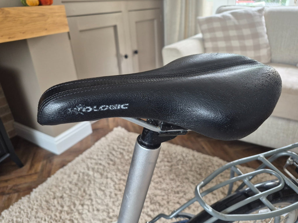 Dahon 2007 MU P8 Folding Bike. Comes with stand and pump in the saddle housing