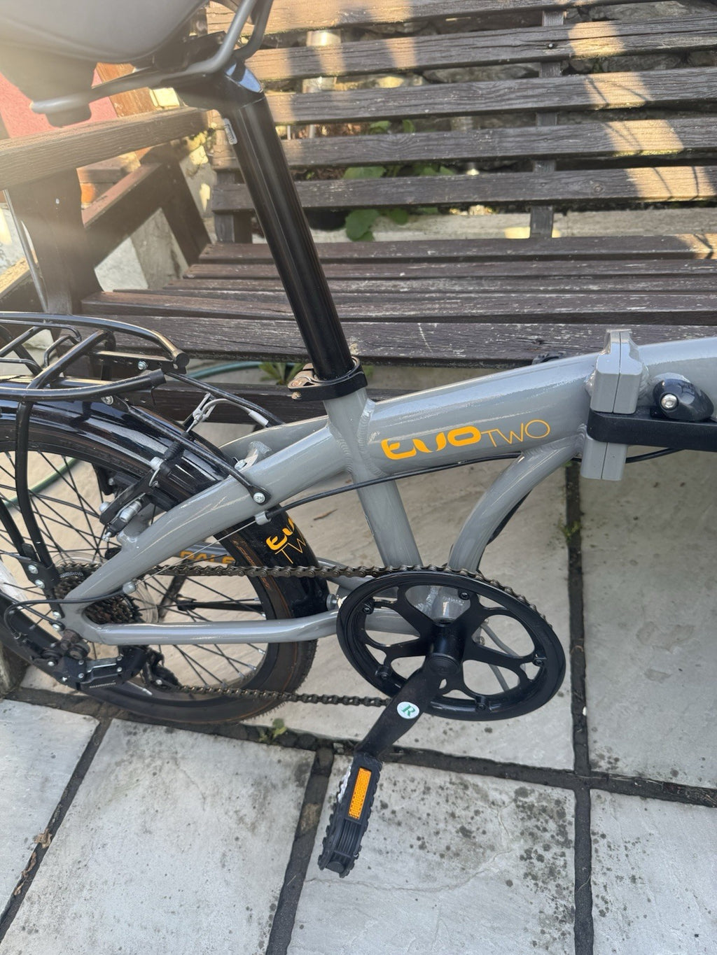 Raleigh Two Two Folding Bike 20" Aluminium Frame, 7-Speed Rear Rack Stand