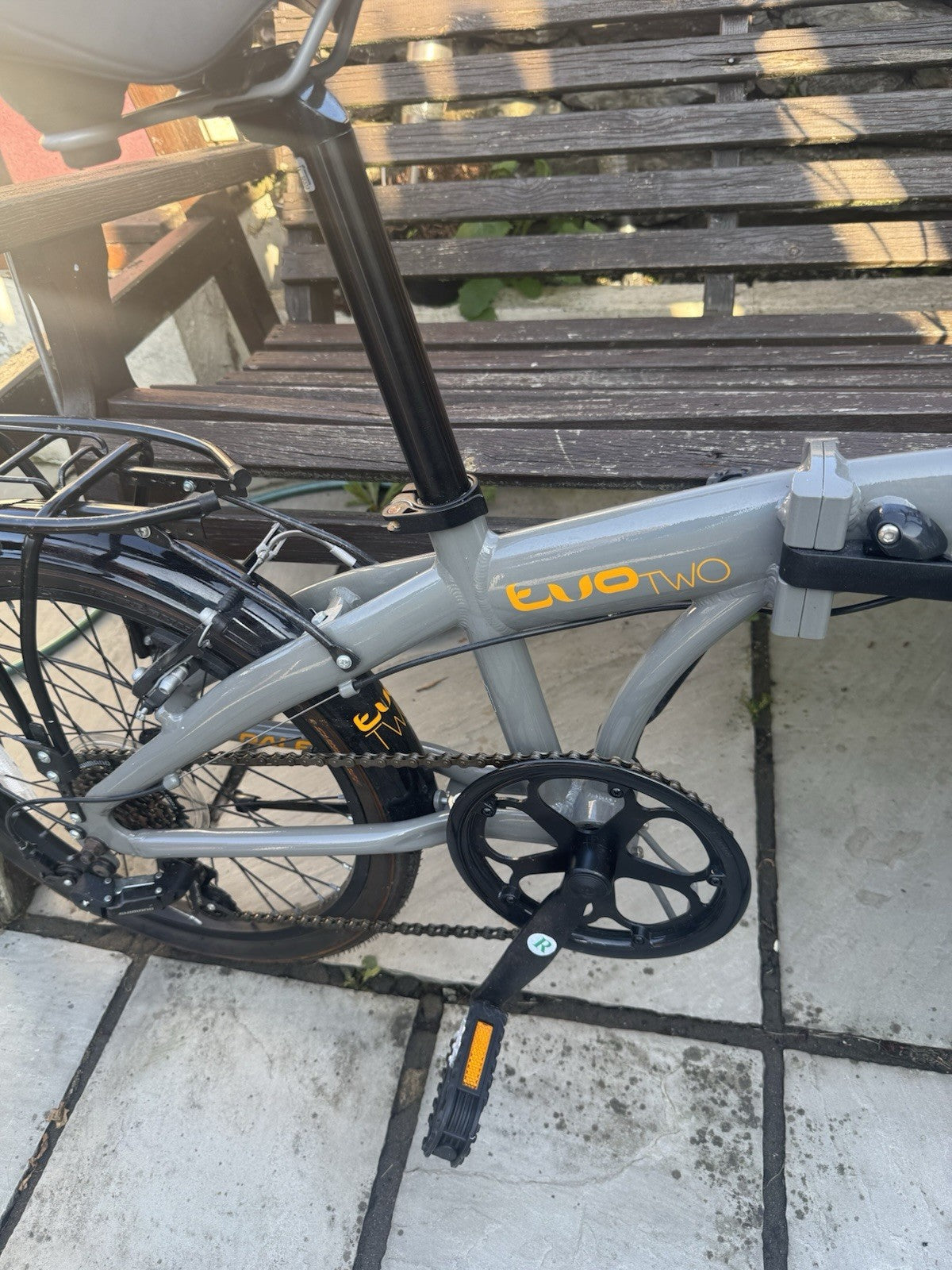 Raleigh Two Two Folding Bike 20" Aluminium Frame, 7-Speed Rear Rack Stand